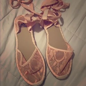 NiXIE SANDALS